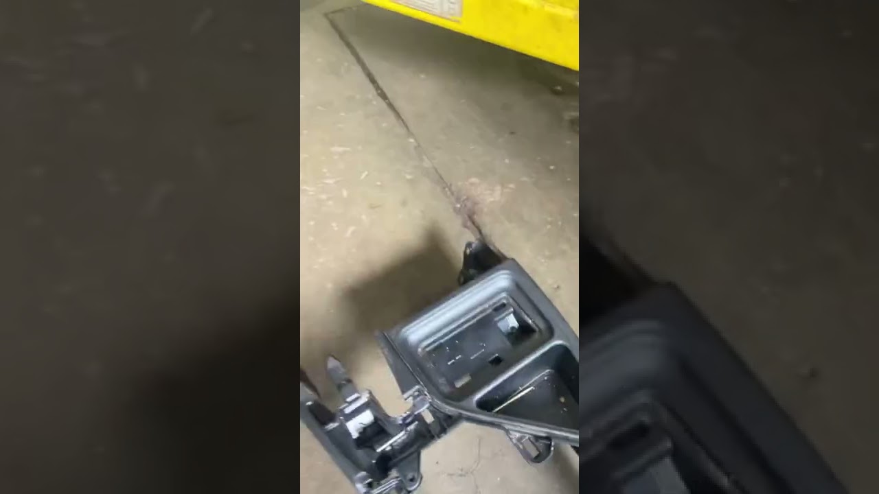 2015 Toyota RAV4 le Center console removal ￼