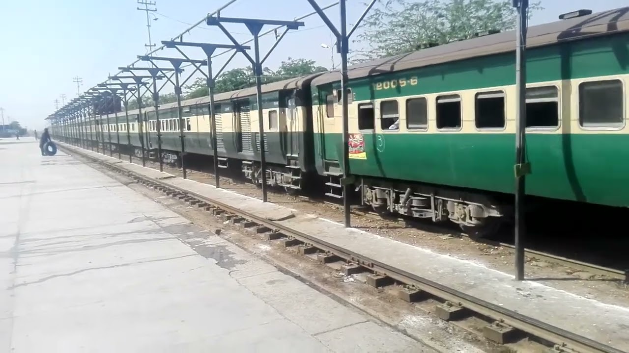 40 DN Jaffer Express Arrival at Sibi Junction Railway Station. 