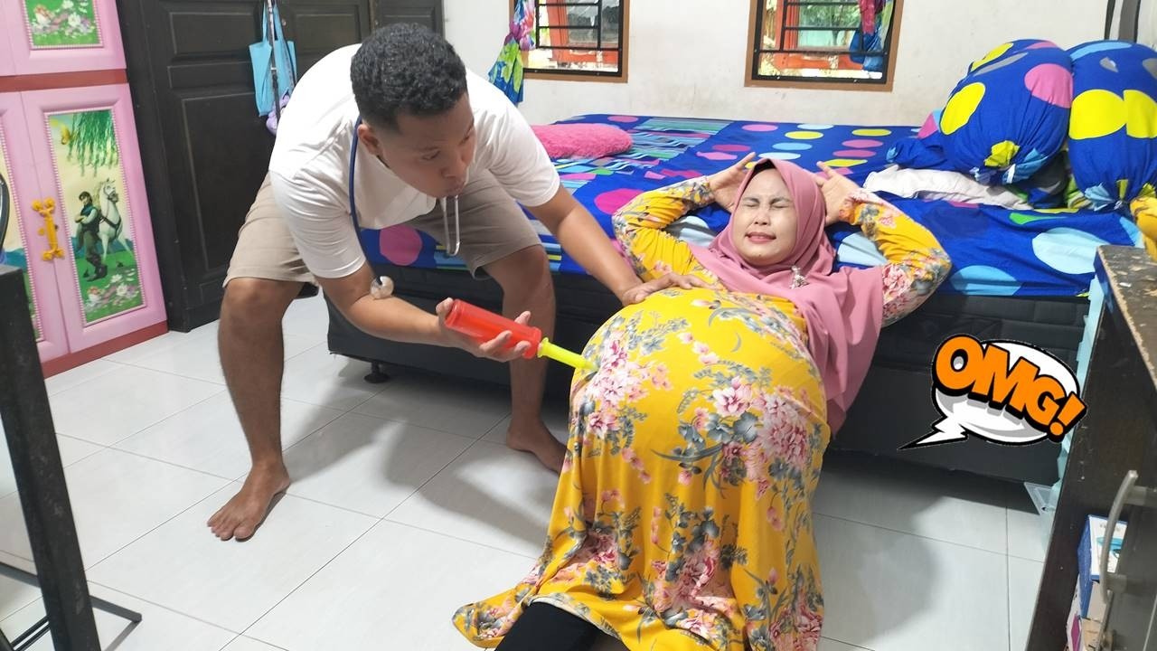 Drama Lucu 💢😱 Ibu Hamil Melahirkan Terkunci Di Kamar Di Tolong Dokter