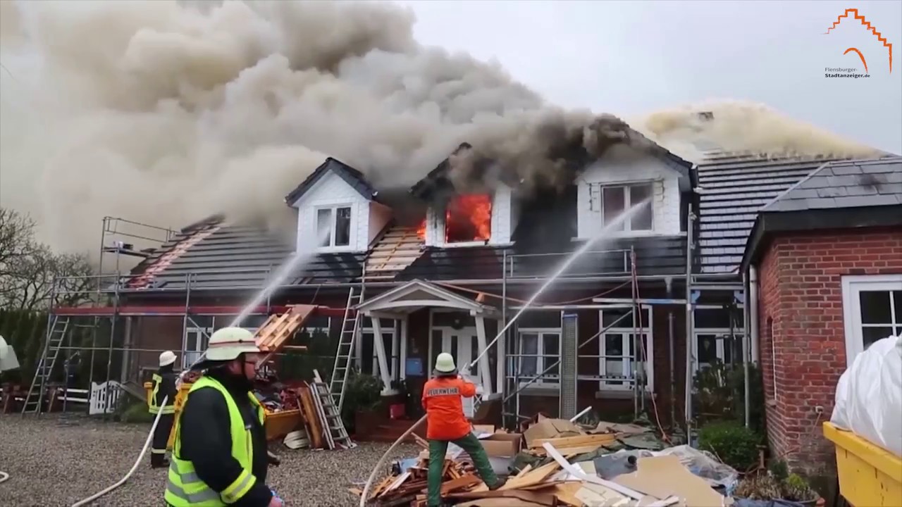 Dachstuhlbrand zerstört Ferienhof