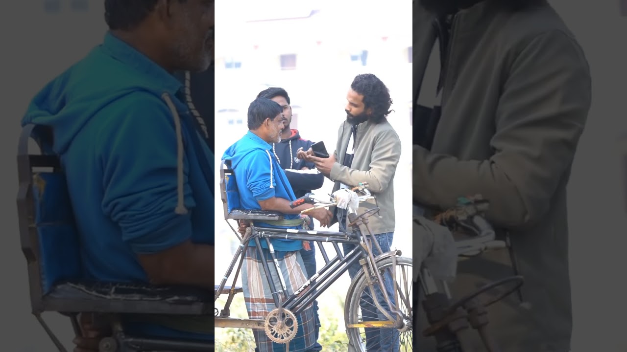 যশোরের রিক্সাওয়ালা কাকা জীবন বাঁচাতে আমাকে ঘু**ষ দিলেন!😂 #prankvideo #funny #Jessore #virals#fun 
