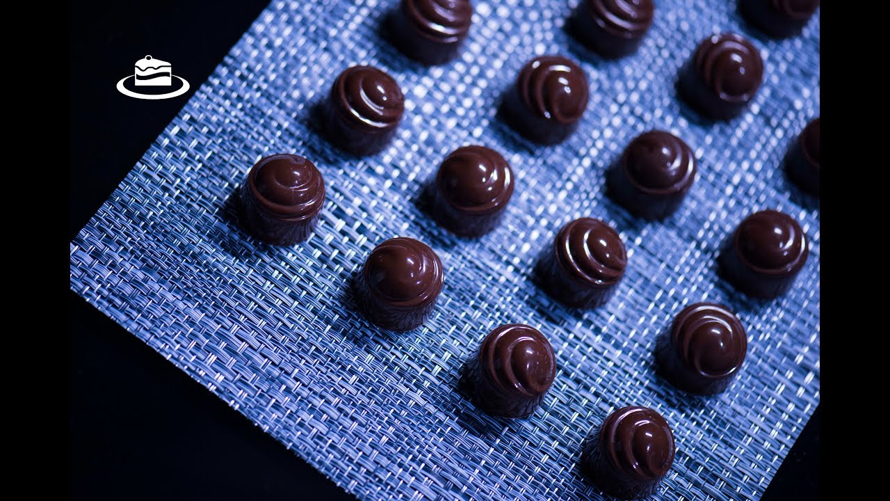 Bomboane de Ciocolata cu Jeleu de Visine / Chocolate Bonbons with Sour Cherry Jelly (Eng. Subtitles)