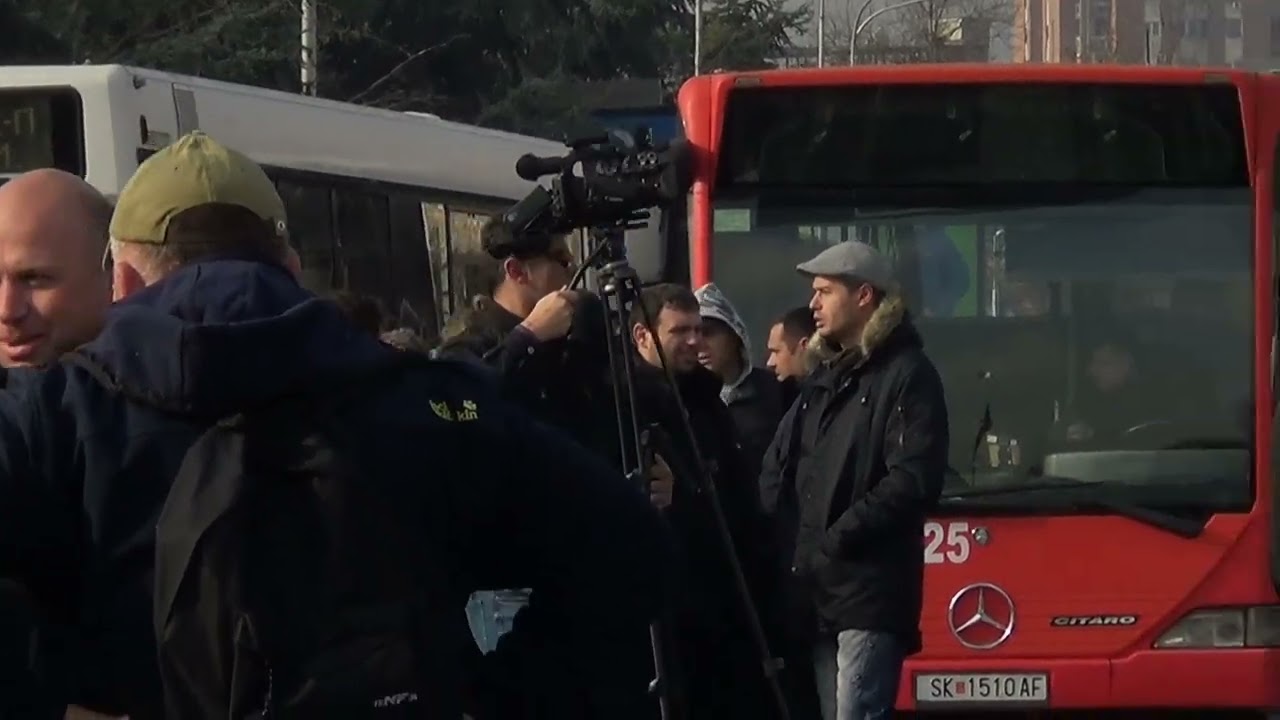 Raw Video: Private Bus Transporters Blocked Crossroad in Skopje