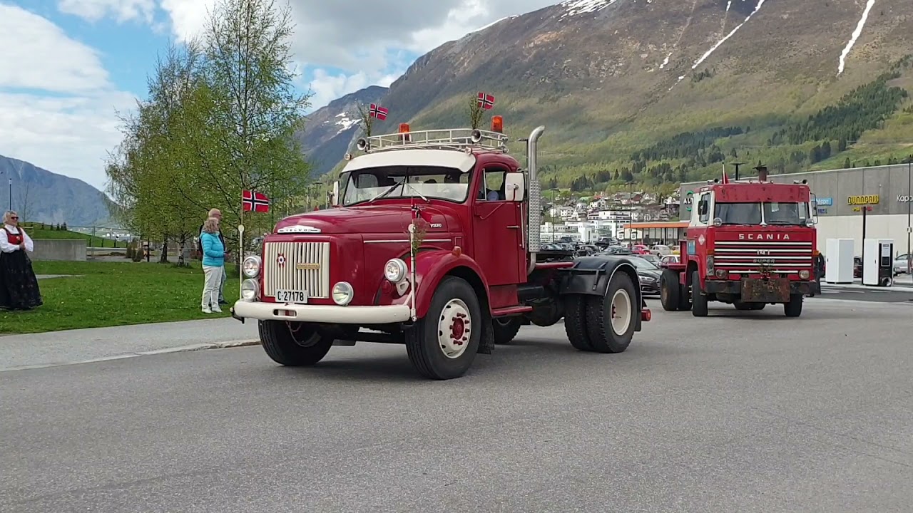 17 Mai Feiring i Ørsta 2021 Amcars Sportscars og Luftkjølt Biler Russebiler Politi og Brannbiler