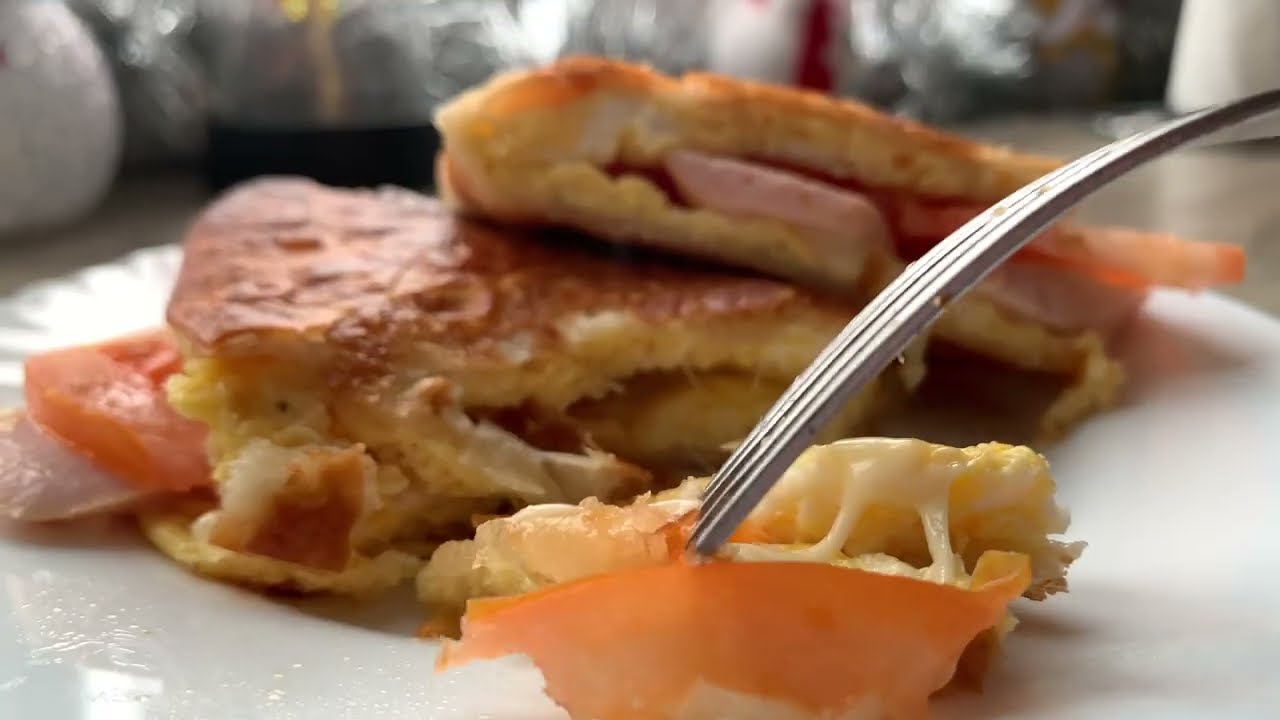 Лаваш з сиром, сосисками та яйцями на сковороді | Швидко і смачно#лаваш #швидко #лавашрецепт #яйця 