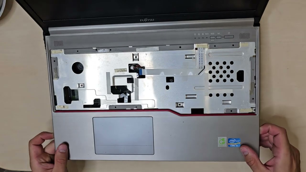 Fujitsu Lifebook E753 complete disassembly and cleaning / replacing thermal paste