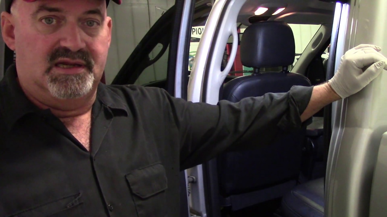 Ремонт неисправностей электрических стеклоподъемников и дверных замков Dodge Ram