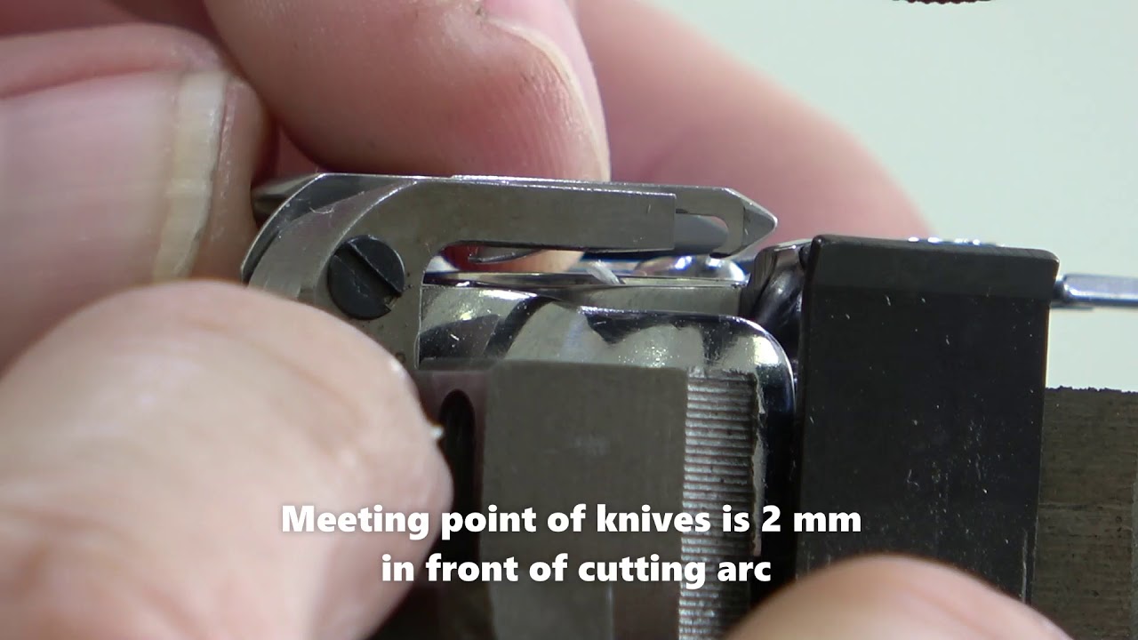 Setting of thread trimming knives
