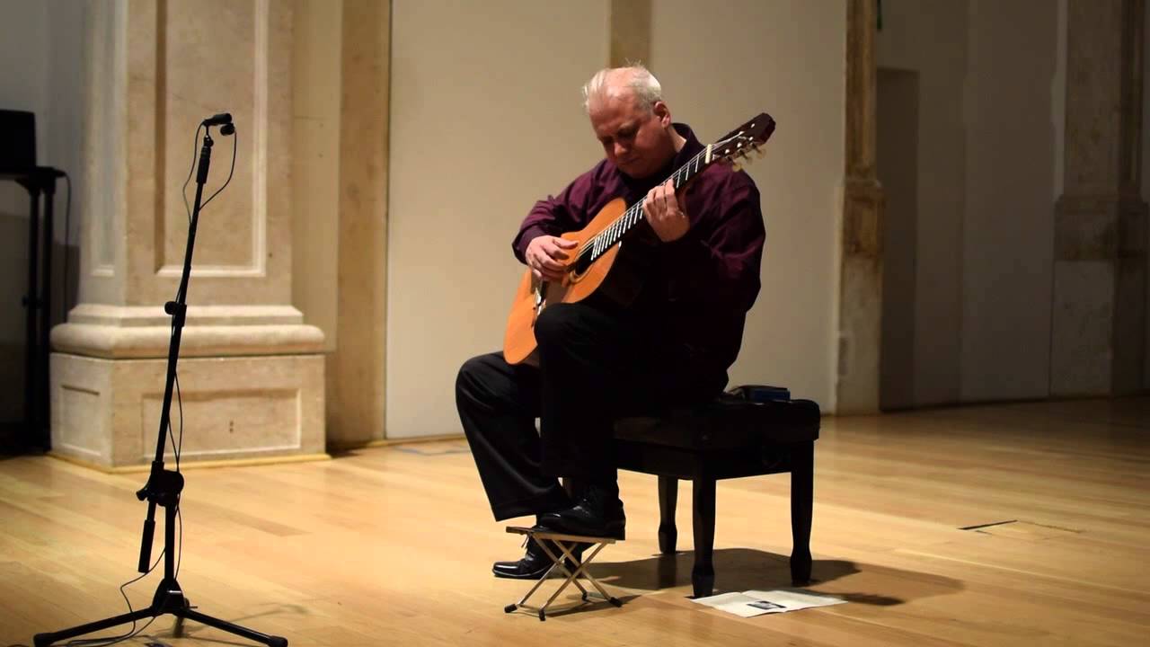Paulo Pedrassoli plays 