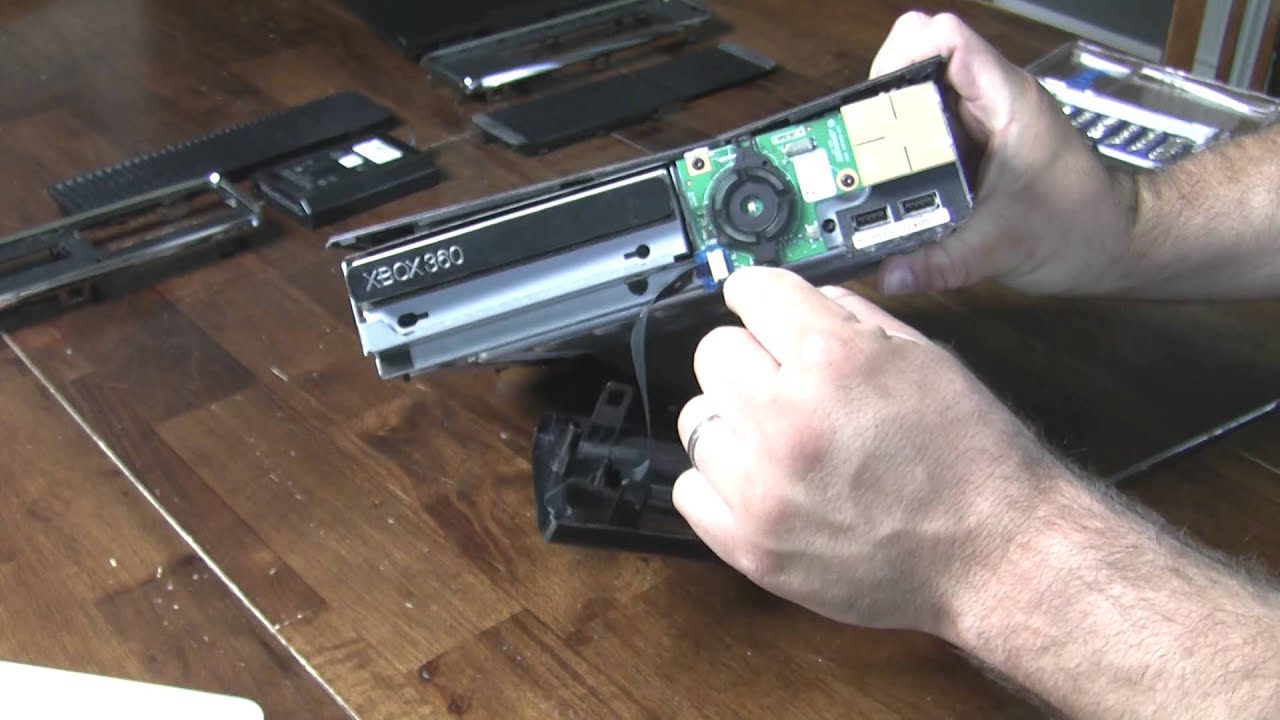 How To Take Apart an Xbox 360 S