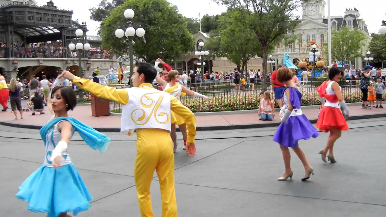 Disney World's Dream Come True Parade 2011 with Mickey and more!