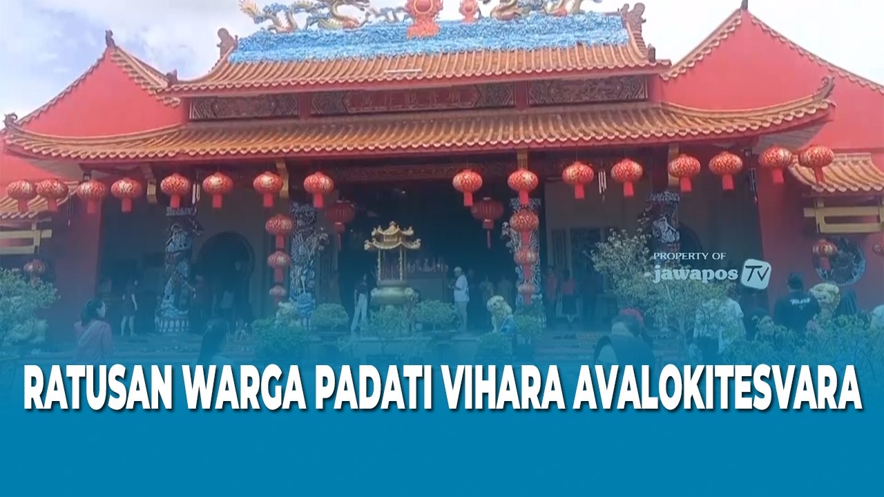 RATUSAN WARGA PADATI VIHARA AVALOKITESVARA