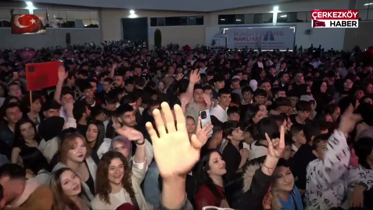 ÇERKEZKÖY'DE GENÇLER BLOK3 KONSERİYLE COŞUYOR