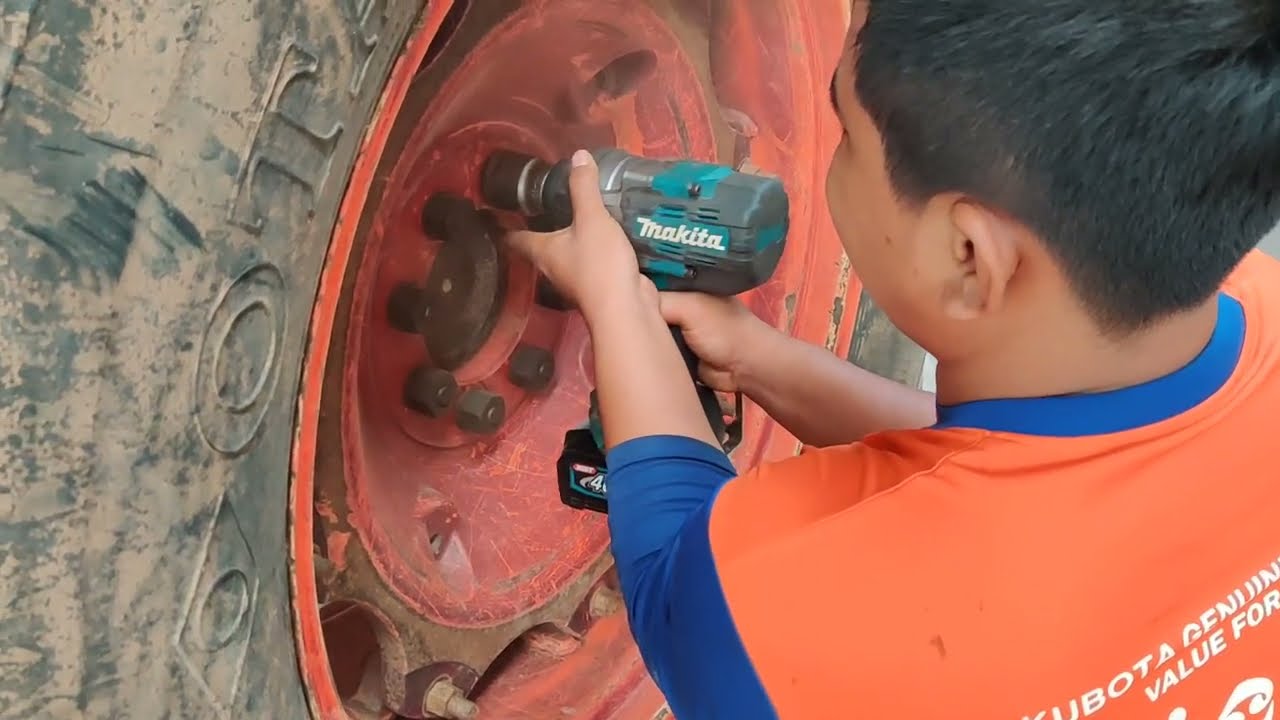 Makita TW001G 1,800Nm Impact Wrench is no joke