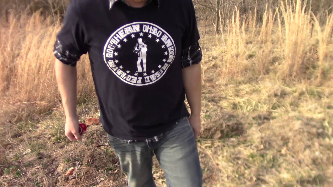 Former Yo-Yo Champion Jake Stogdill Does Amazing Yo-Yo Tricks