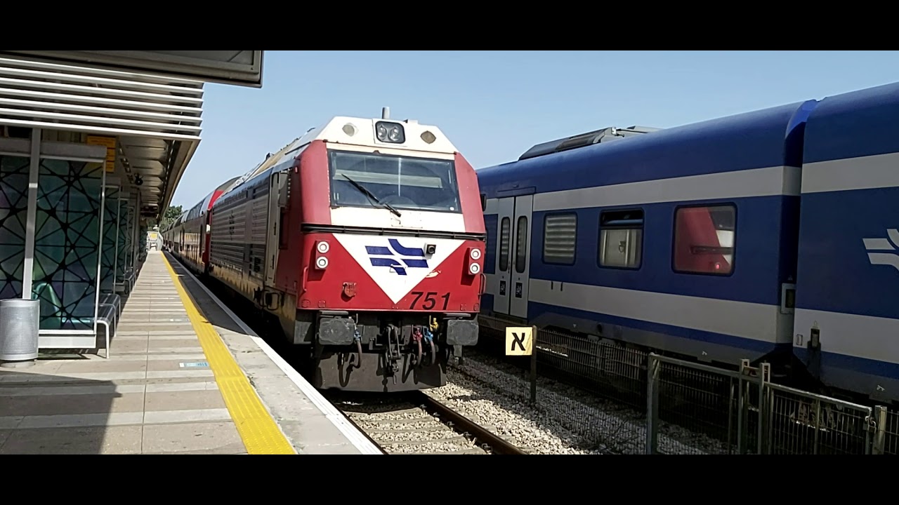 רכבת לכרמיאל חולפת ברציף 2 ורכבת לנהריה נכנסת ויוצאת מרציף 2 ורכבת למודיעין מרכז נכנסת ויוצאת רציף 1