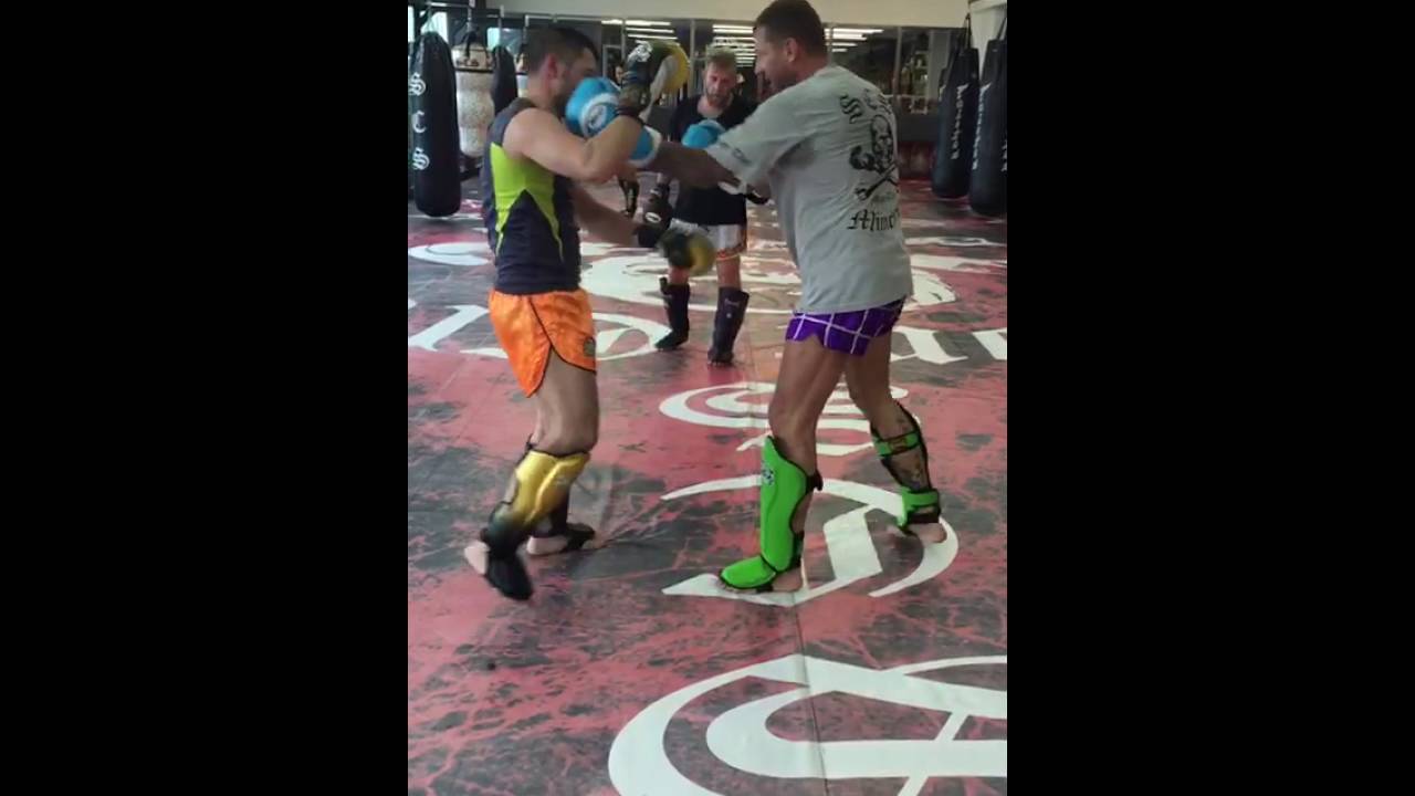 Thaiboxen Training und Techniken A