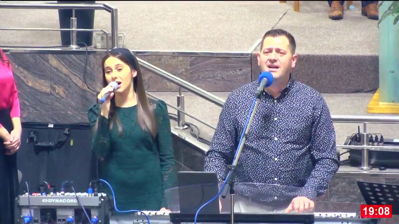 Diana Pup & Corneliu Buble - M&acirc;na de pe Cruce | Cantari 2020
