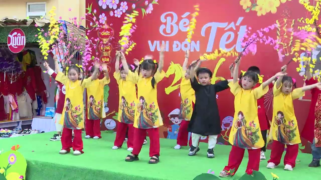 3 Mùa xuân sang ta chúc nhau.Lớp 5 tuổi A1