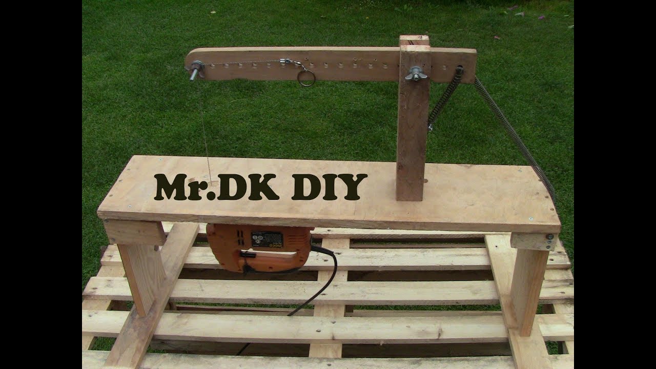 MAKING A HOMEMADE SCROLL SAW MACHINE / DIY