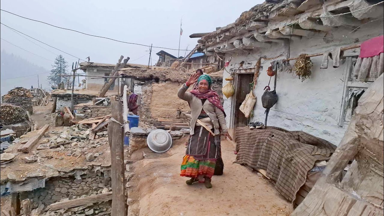 Western Village Life Of Nepal || Himalayan People's Lifestyle Into Snow || Daily Life Of Himalayas.