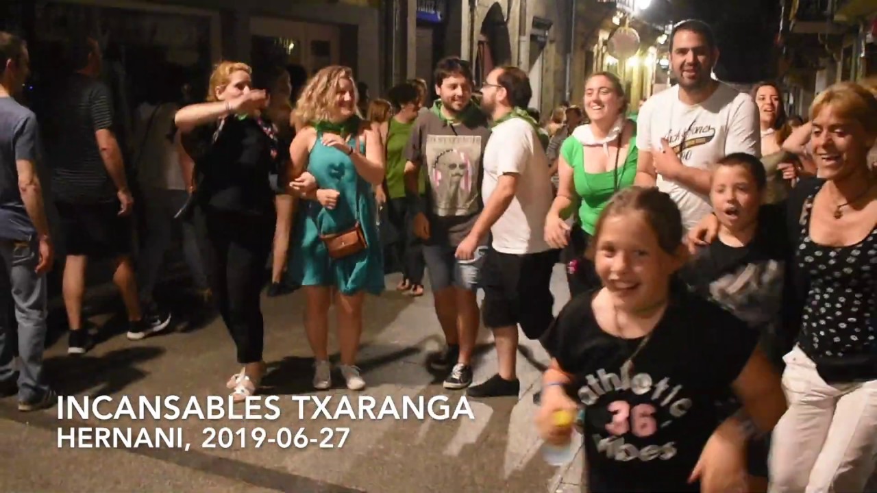 Incansables Txaranga Hernaniko San Joanak agurtzen