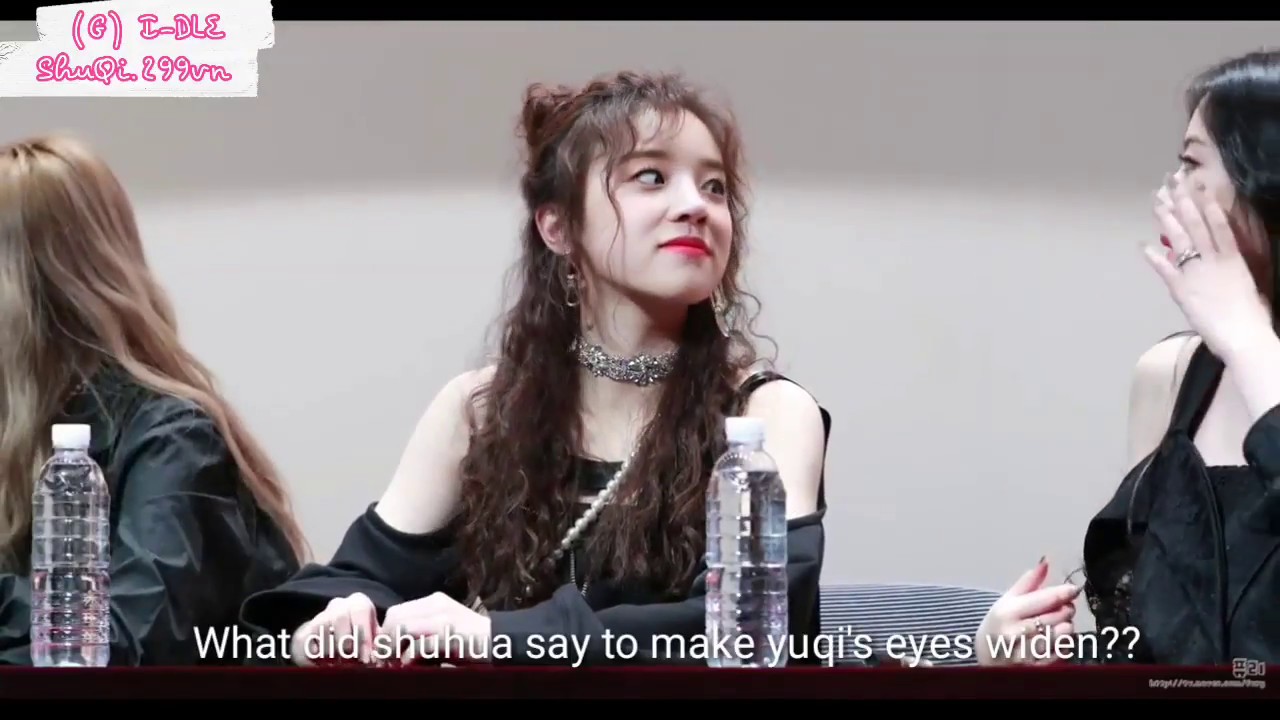 ShuQi cute & sweet moments fansign  (G) I-DLE -  Shuhua 예슈화 & Yuqi 송우기