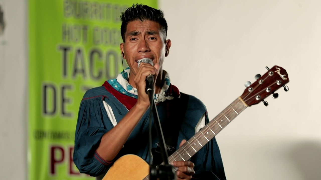La Mesera  - Huichol Musical - Echando Botes en Memo´s Burgers