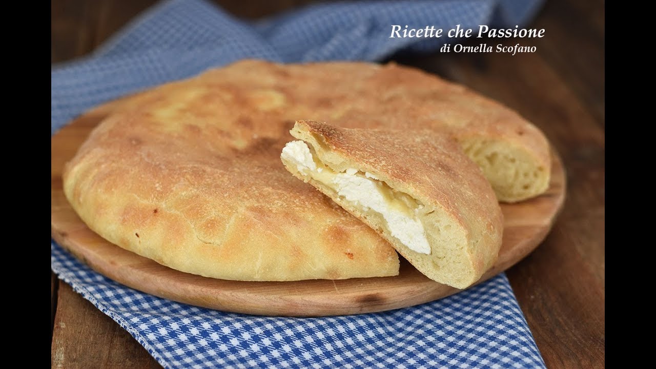 Focaccia con ricotta e provola - Ricette che Passione