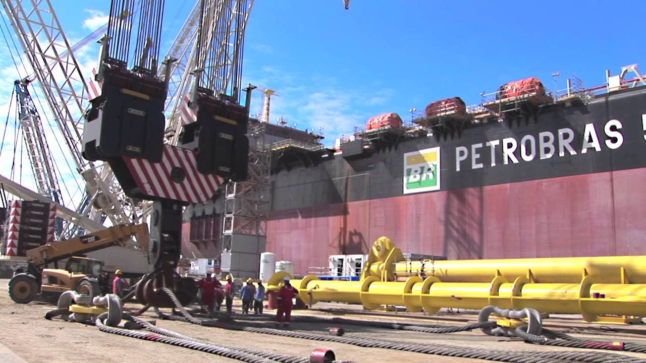 One day with the crew - Lifting action by a FPSO integration project in Brazil