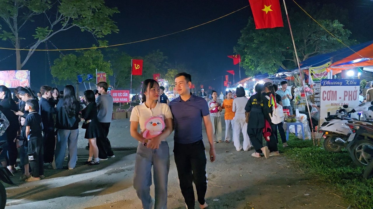 CEO Huyen Silently Protects Thu Amidst the Crowd