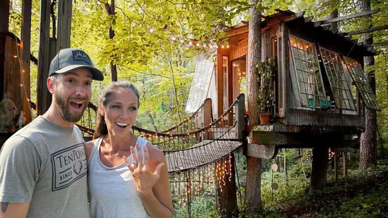 We Slept In An UNBELIEVABLE Treehouse!