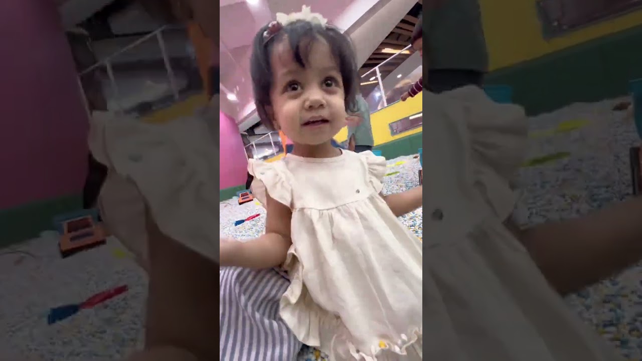 Alana & Abang main di kids box jumbo