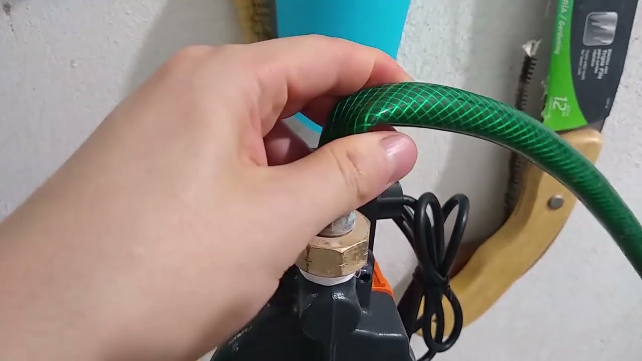 &iexcl;SOLUCI&Oacute;N DEFINITIVA! Evita que tu MANGUERA se DOBLE en la BOMBA de Agua (F&aacute;cil y Barato) 💧