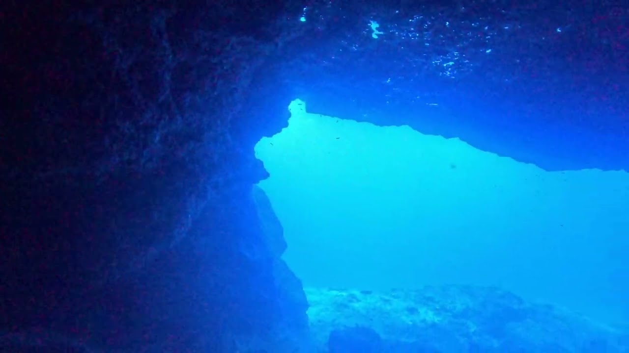 SAIPAN DIVING TOUR - Rota Senhanon Cave & Hole Point