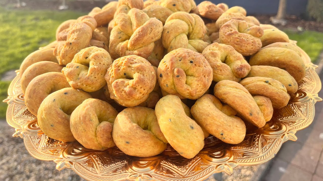 اليوم وصفة كعك العيد الادلبي غير شكل ☺️لازم تجرّبيها هل العيد على طريقتي وتعطيني رائيك فيها 👍👍