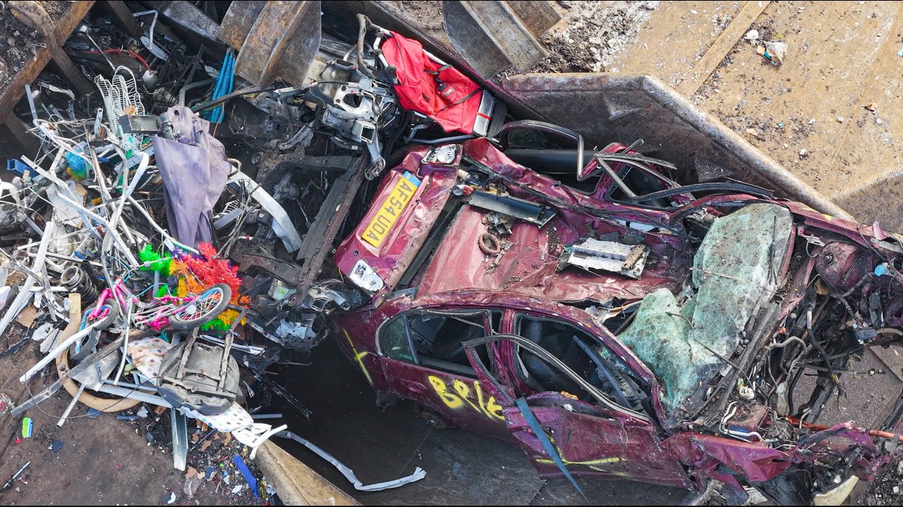 Biggest Junkyard in Preston | Scrap Metal Recycling & Pre-Shredding CARS #sennebogen #scrapyard #fyp