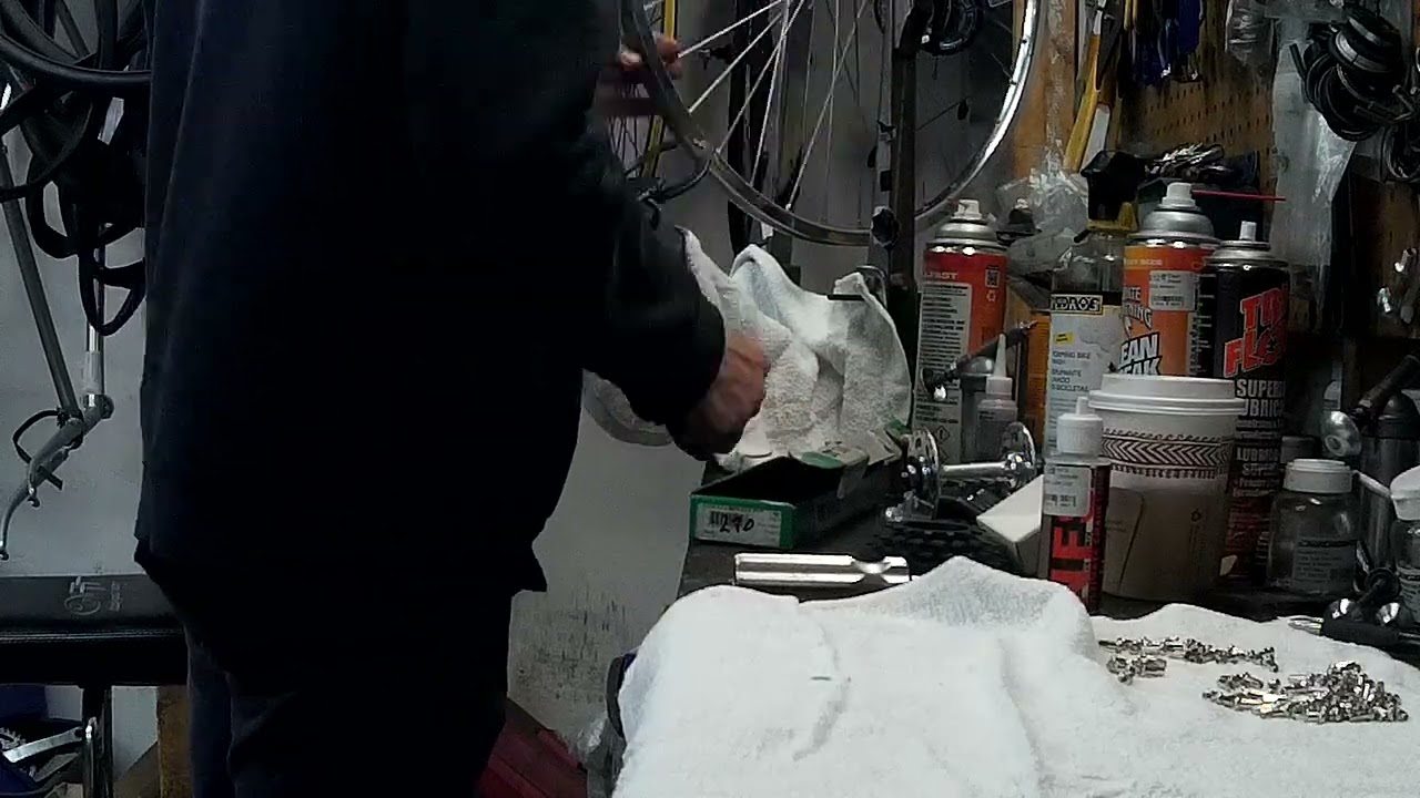 Tom Jackson Building a bike wheel. Watch and learn.