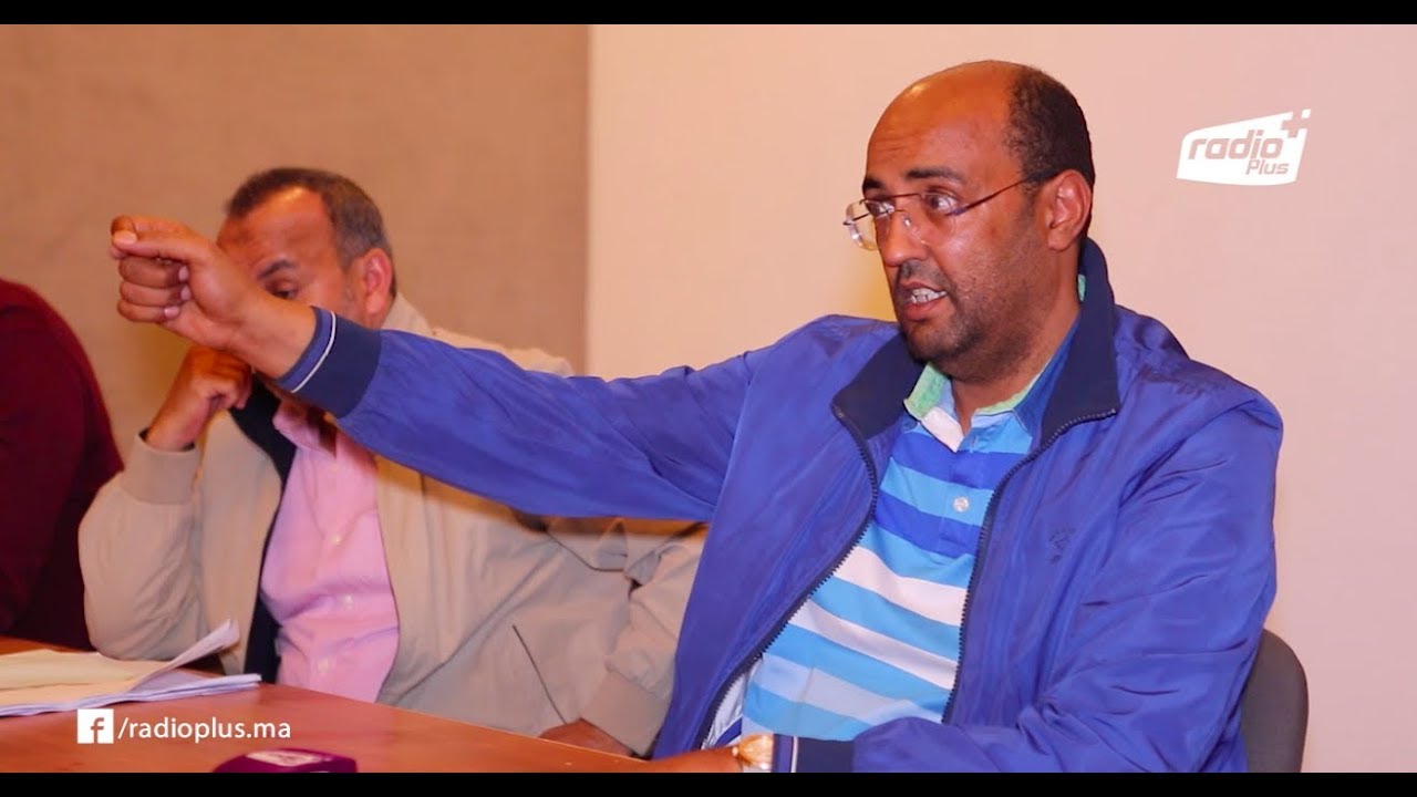 ڤيديو حصري  حمدي ولد الرشيد يجتمع بمعطلي العيون وهذه خطته لحل مشكل الشغل بالجهة