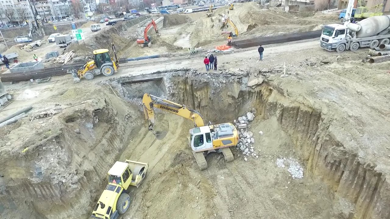 Емблематичният  за Морската столица бул. Левски  - градежът