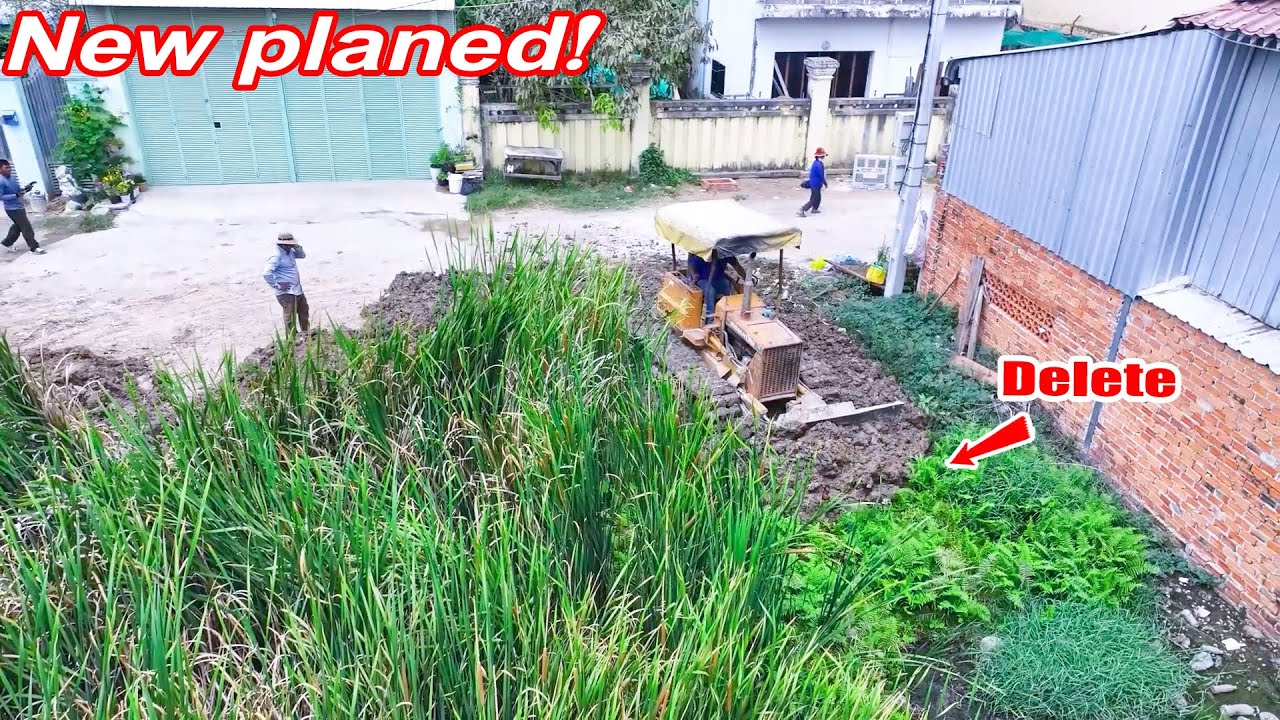 Perfectly The New project Landfill By Skill Bulldozer Komatsu Pushing Soil into flooded Water