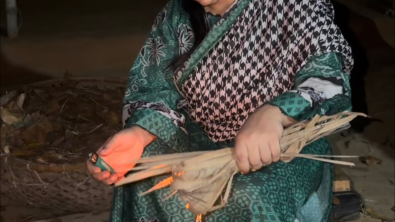 সেহরির জন‍্য বেগুন দিয়ে ট‍্যেংরা মাছের চরচড়ি করলাম।