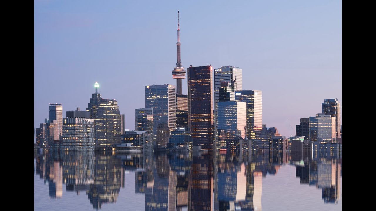 10 Amazing Sights & Sounds To Explore in Toronto, Canada