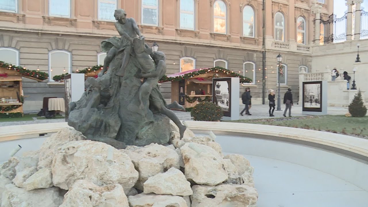 &Uacute;jj&aacute;sz&uuml;letett a Habsburg-kapu &eacute;s a Hal&aacute;sz&oacute; gyerekek k&uacute;tja a Budav&aacute;ri Palot&aacute;ban
