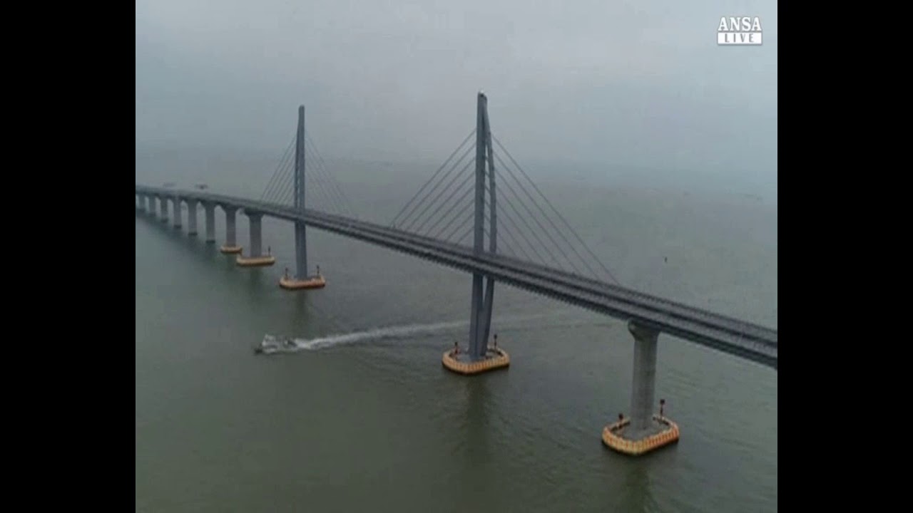 Cina: XI Inaugura il ponte pi&ugrave; lungo del mondo