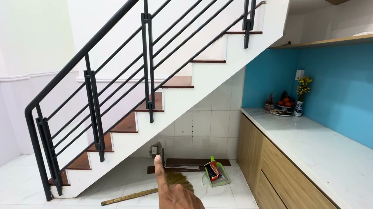 Quận Bình Tân - Nhà đẹp 3 phòng ngũ hẻm an ninh gần Chợ Bình Long và giáp Quận Tân Phú .