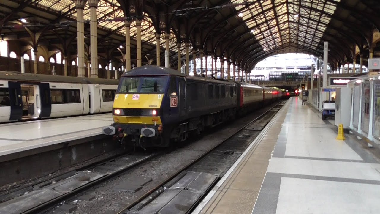 London Liverpool Street Railway Station - Wednesday 23rd December 2015
