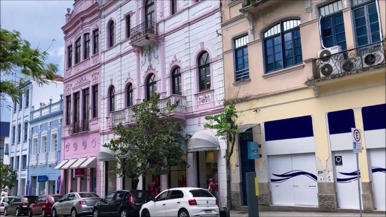 Explorando a beleza histórica da Praça XV de Florianópolis