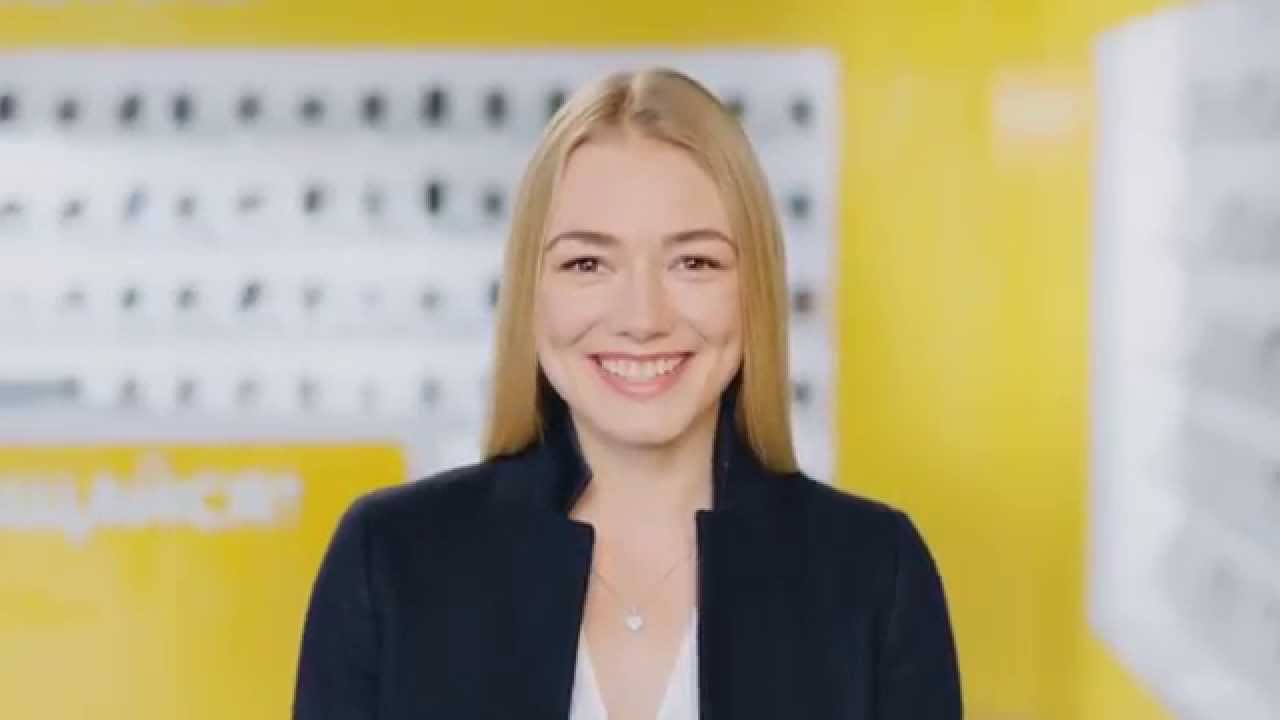 Оксана Акиньшина в &laquo;Евросети&raquo;:  &laquo;Samsung GALAXY S5 mini за 16 990, как в прошлом году&raquo;
