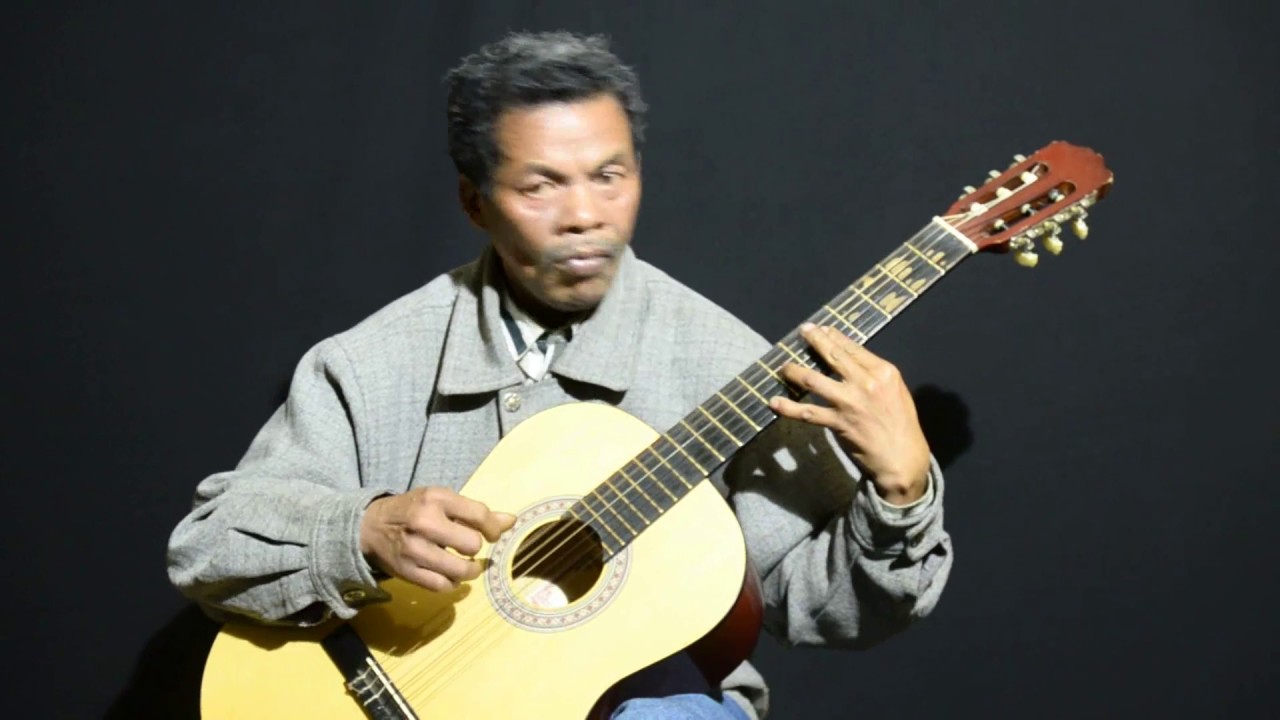Avia Hilalao - Guitare classique - Ndrina Remi Ramamonjisoa - Style Foxtrot